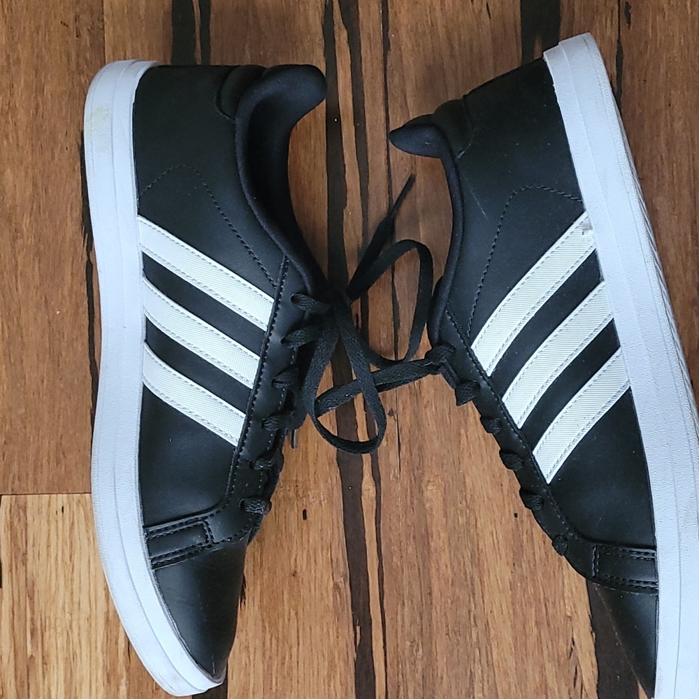 Courtpoint Adidas, Black and white classic, nearly new! - Picture 4 of 7